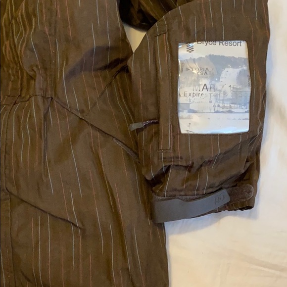 DC women’s snowboarding suit set - Picture 7 of 8